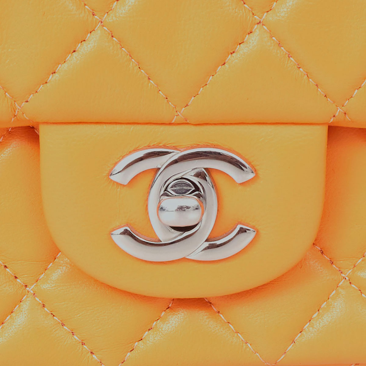 ⁠Bolsa Chanel Mini Flap Laranja