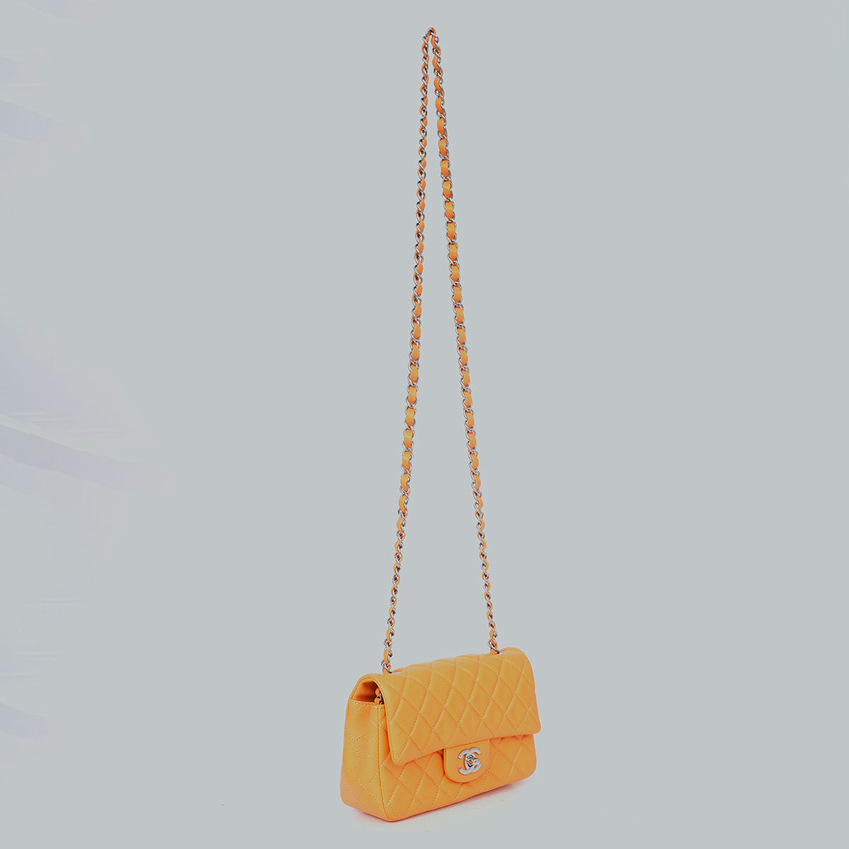 ⁠Bolsa Chanel Mini Flap Laranja