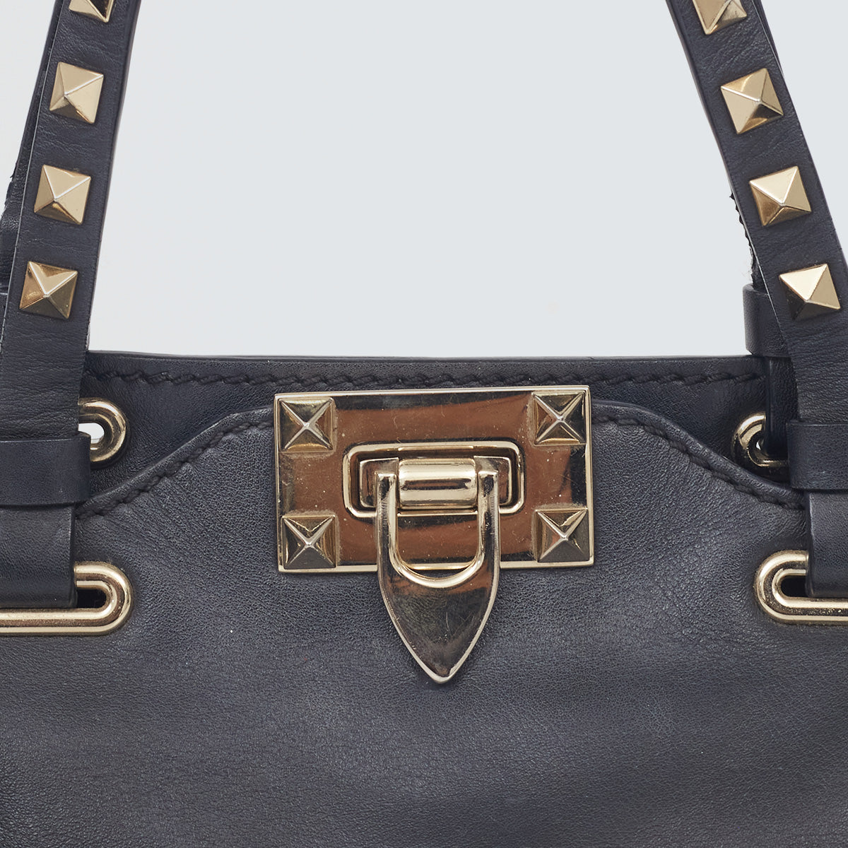 ⁠Bolsa Valentino Rockstud Grainy Small Preta