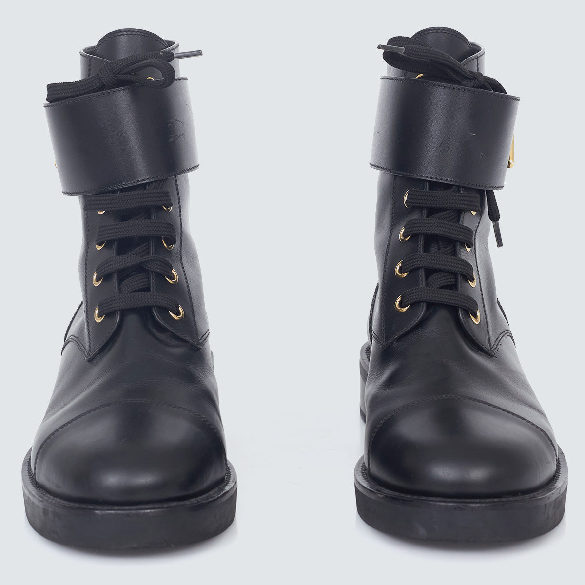 ⁠Bota Louis Vuitton Preta Tam. 37 Br