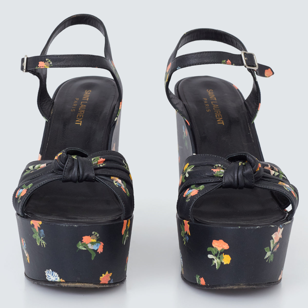 Sandália Saint Laurent Preta com Flores Tam. 38 Br