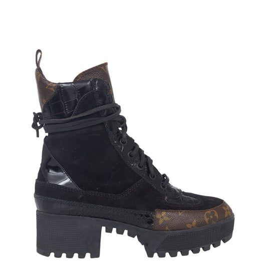 ⁠Bota Louis Vuitton com Monograma Preta Tam. 35 Br