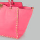 ⁠Bolsa Valentino Rockstud Grainy Rosa Neon