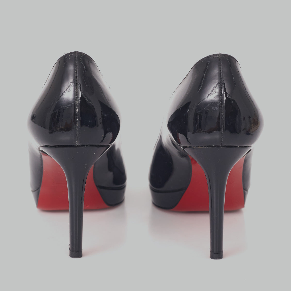 Sapato Christian Louboutin Verniz Preto TAM. 36 BR