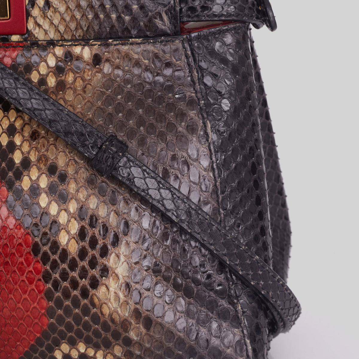 Bolsa Fendi Peekaboo Python