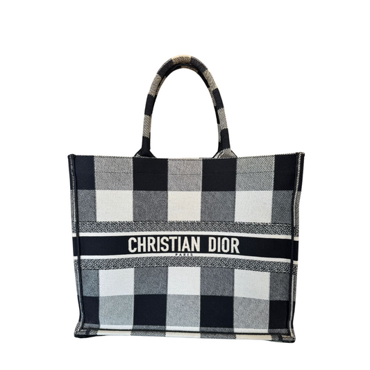 Bolsa Christian Dior Book Tote Xadrez Preta e Branca