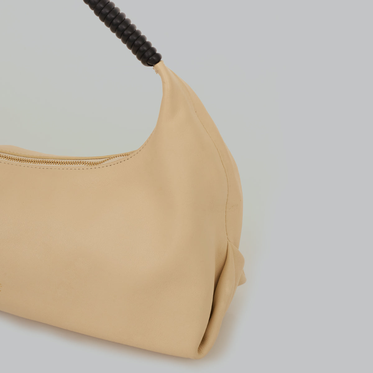 Bolsa Khaite The Remi Hobo Off White