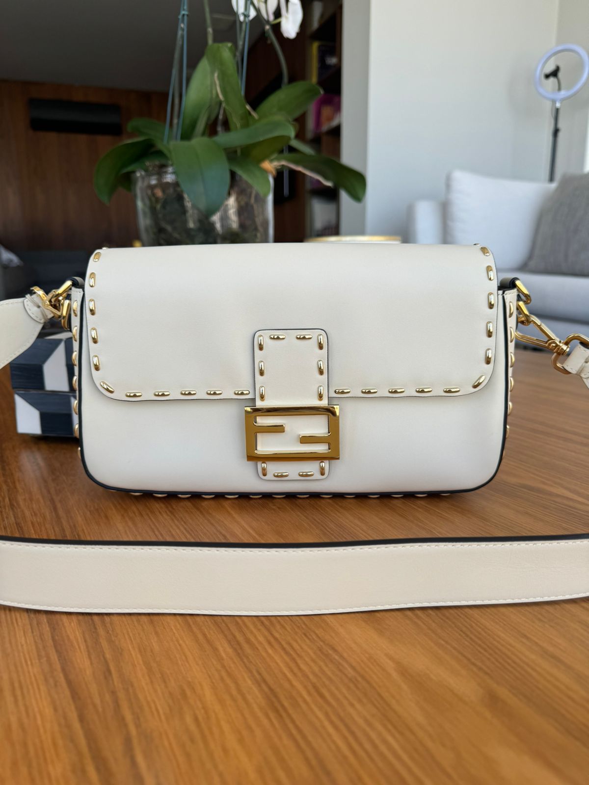 Bolsa Fendi Baguette Off White