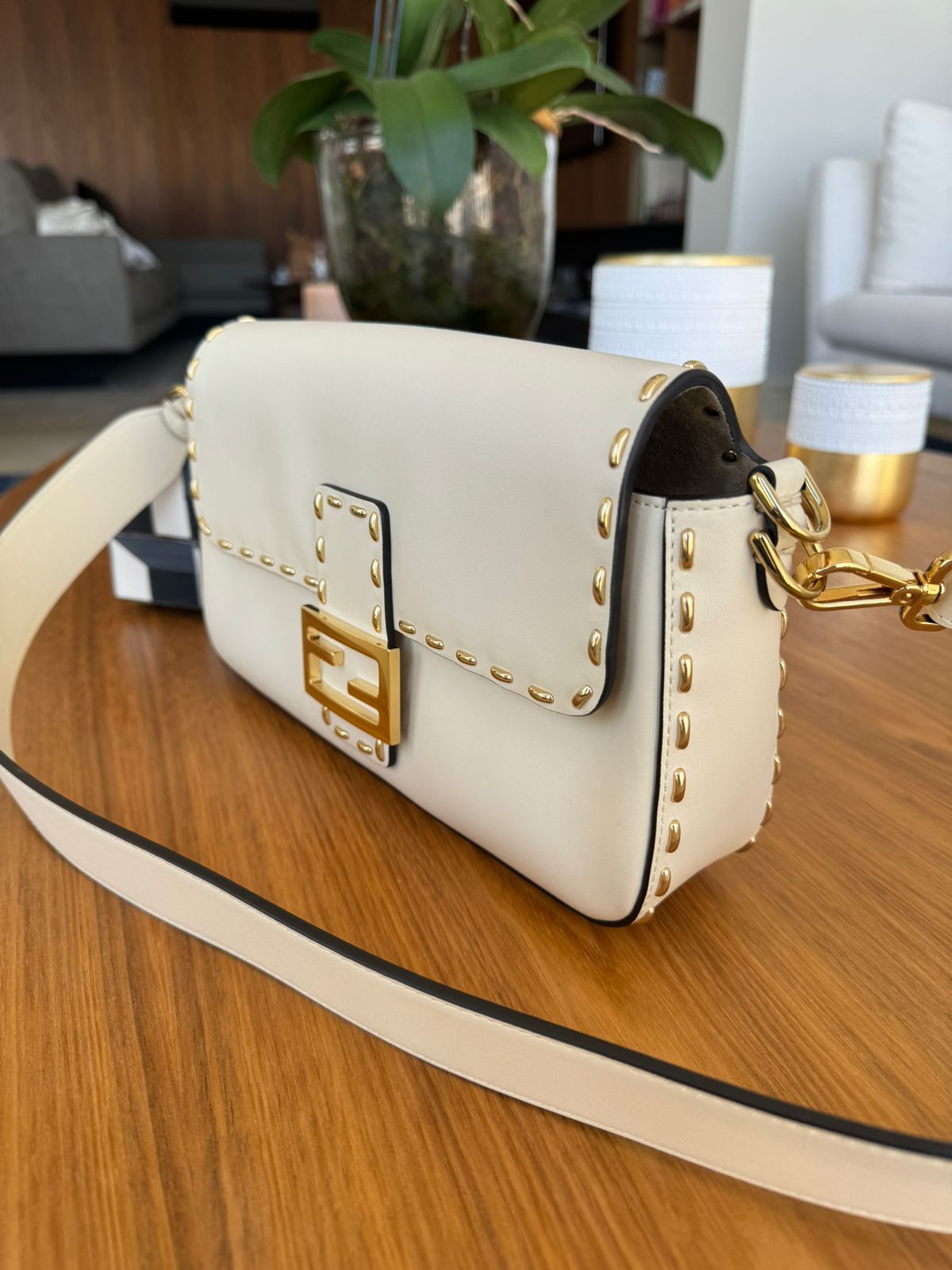 Bolsa Fendi Baguette Off White