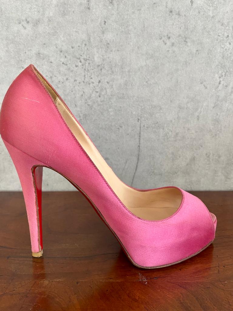 Sapato Louboutin Rosa Tam. 38 Peguei Bode