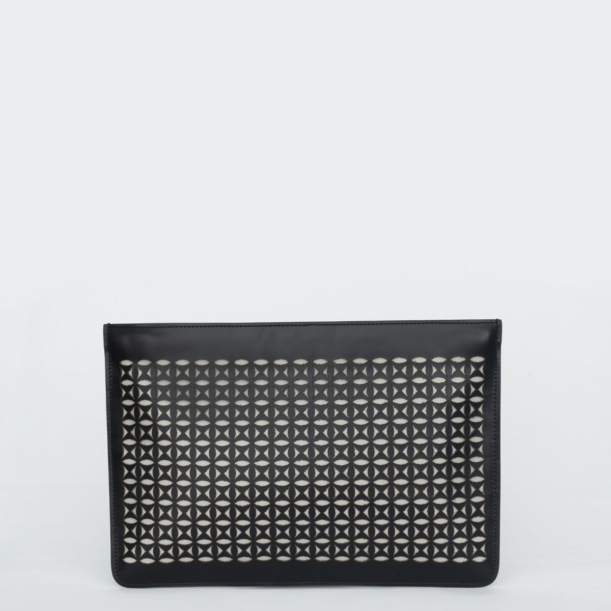 Clutch Alaia Recorte Laser Preta