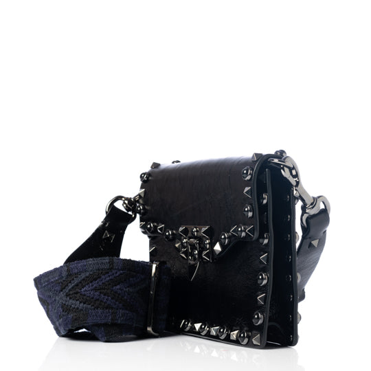 Bolsa Valentino Rockstud Rolling Verniz Preta