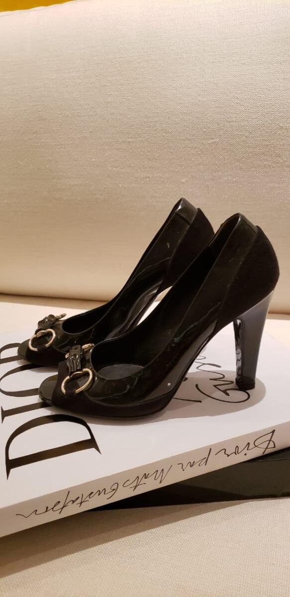 Sapato Gucci Peep Toe Verniz e Suede preto Tam. 39,5 c