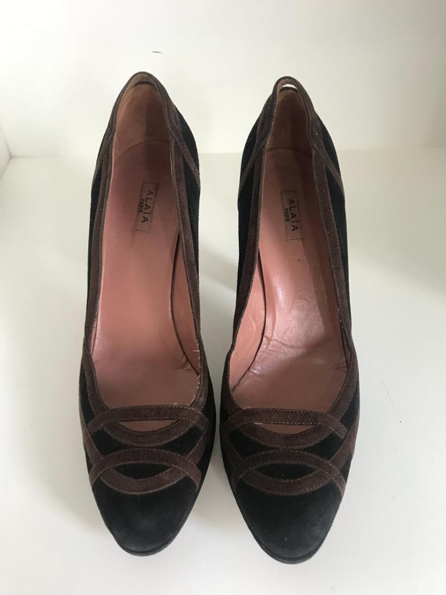 Scarpin Alaia preto e marrom, sola 38